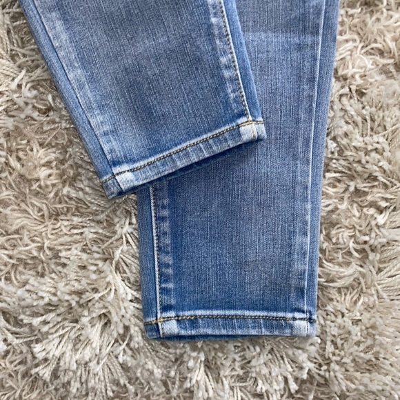 Time and Tru NWT Women’s Classic High Rise Skinny Jeans Light Wash New Size 2 - Picture 8 of 10